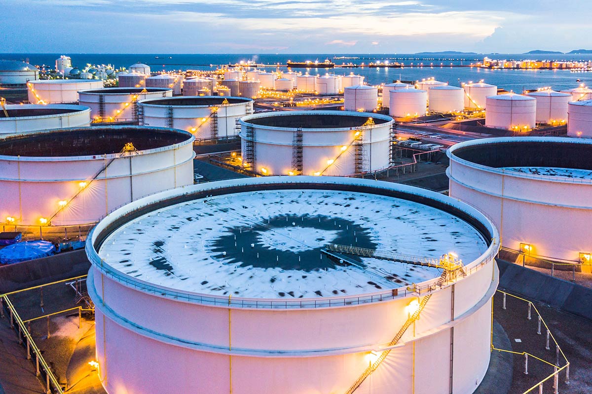 Techinspecta Mozambique provide services in Petrochemical and chemical plants that operate at the intersection of extreme process conditions, volatile substances, and complex electrical systems.