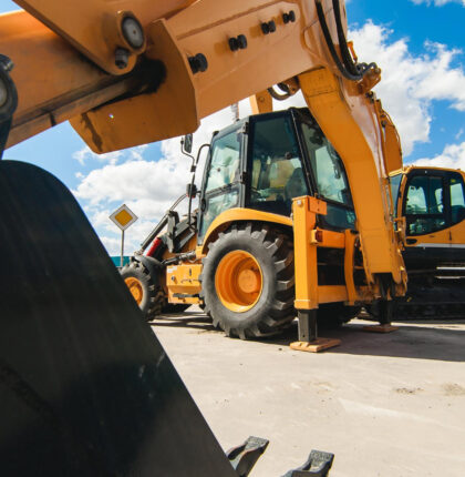 TechInspecta provides Front Loader Operator Training for personnel who operate front loaders, wheel loaders, loading shovels and similar heavy equipment used for loading, stockpiling, transporting and handling materials in industrial environments.