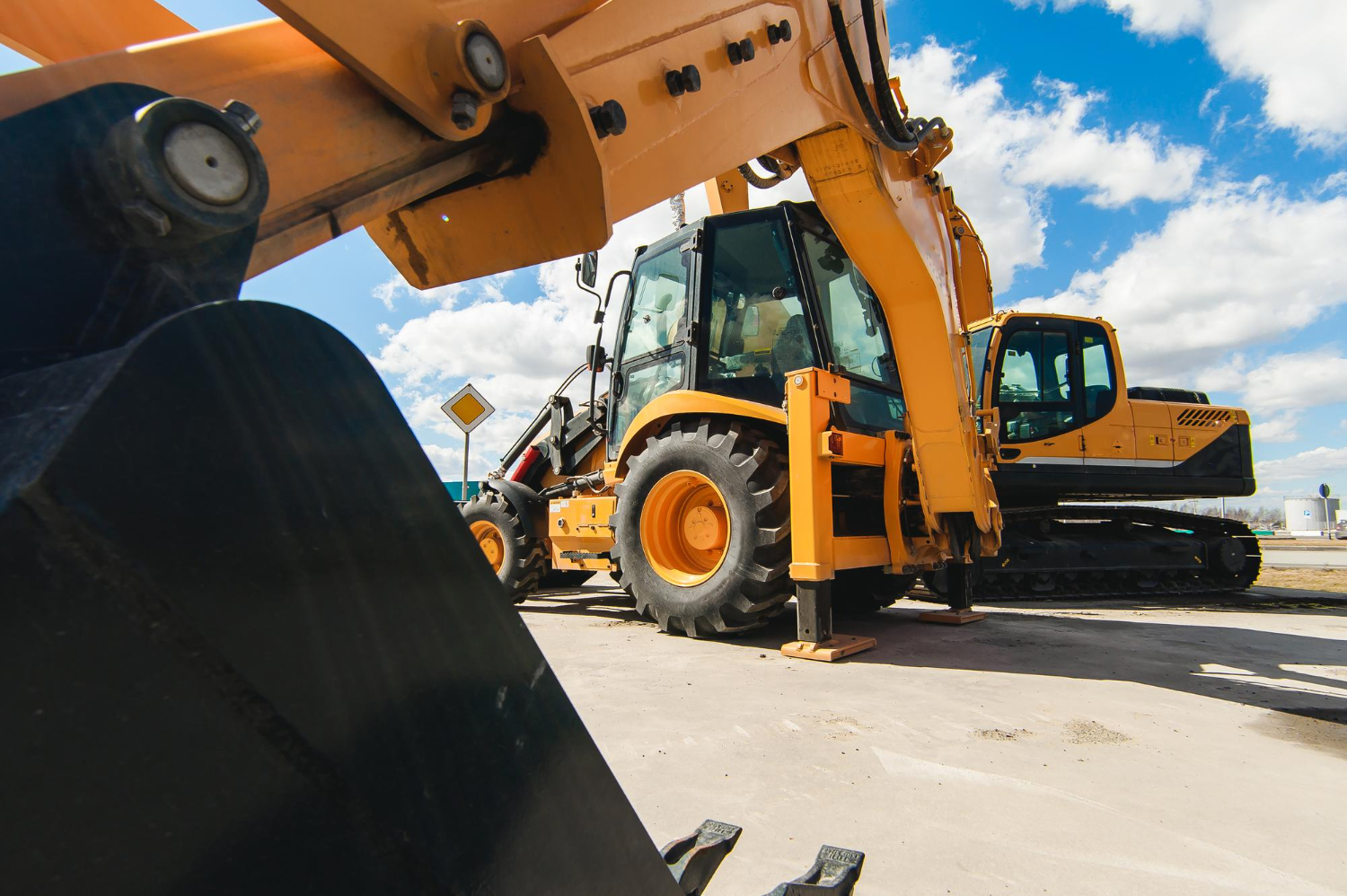 TechInspecta provides Front Loader Operator Training for personnel who operate front loaders, wheel loaders, loading shovels and similar heavy equipment used for loading, stockpiling, transporting and handling materials in industrial environments.